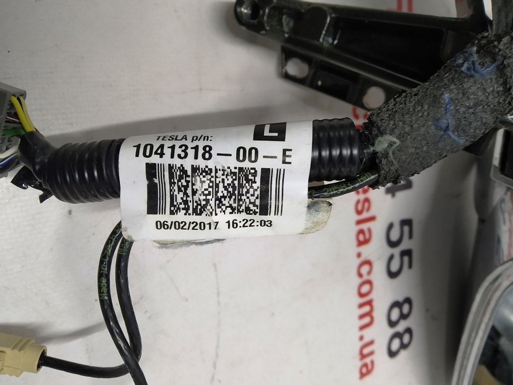3 1041318-00-E Utvändig höger spegel PREMIUM-montering för Tesla-bil Modell S. En integrerad del av karossen till en populär elbil från USA. Med den här komponenten kan du kontrollera situationen runt bilen och öka säkerhetsnivån avsevärt. PREMIUM höger s